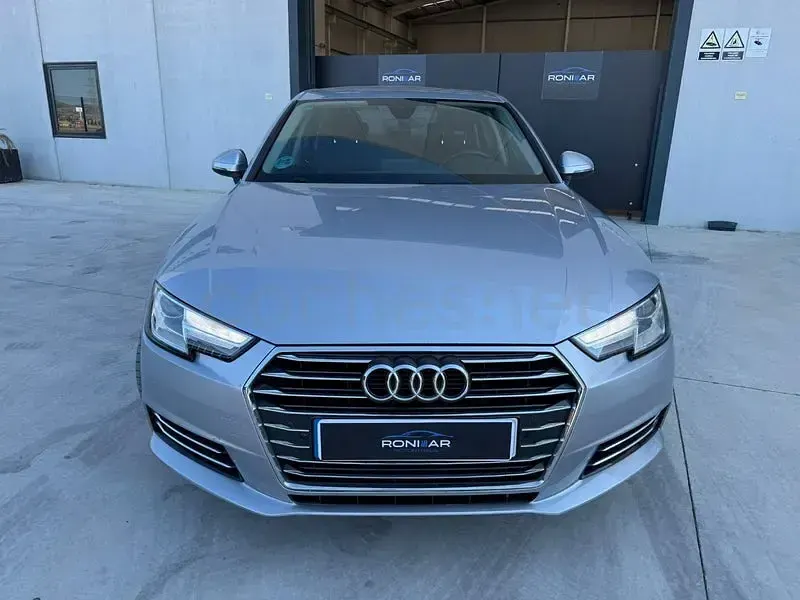 Usado Audi A4 150 CV (110 kW) 2018 Gris / plata Berlina