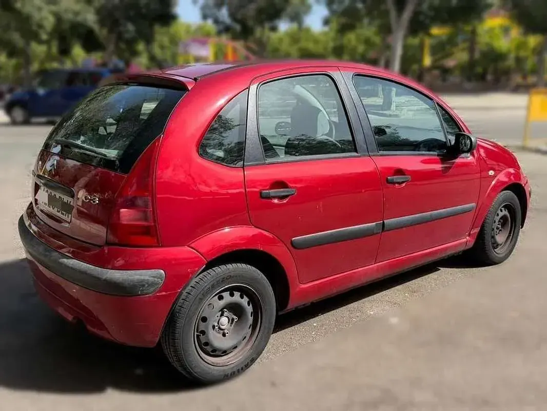 Usado Citroën C3 68 CV (50 kW) 2005 Rojo Berlina
