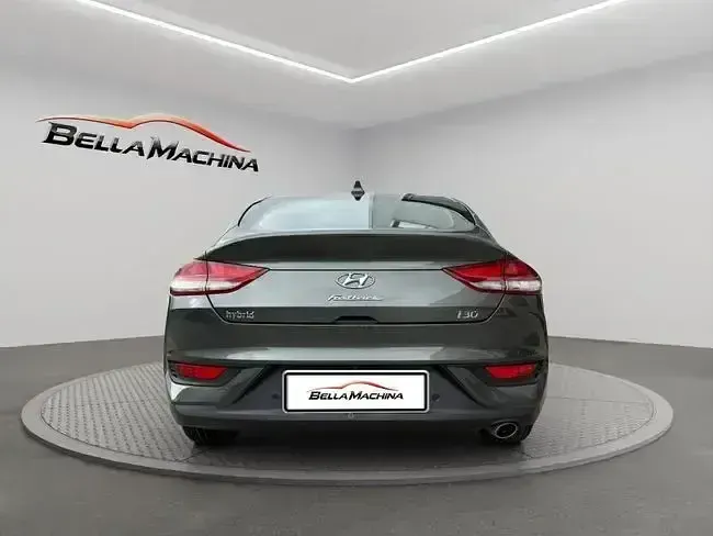 Usado Hyundai i30 120 HP (88 kW) 2023 Cinzento Sedan
