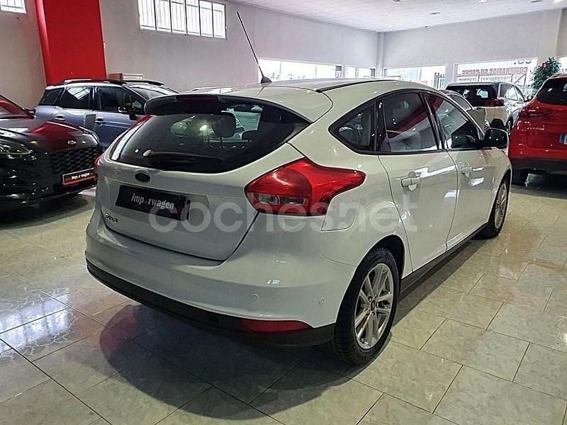 Usado Ford Focus Sport 120 CV (88 kW) 2015 Blanco Berlina