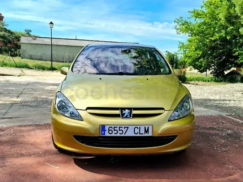 Usado Peugeot 307 110 CV (80 kW) 2004 Amarillo Berlina