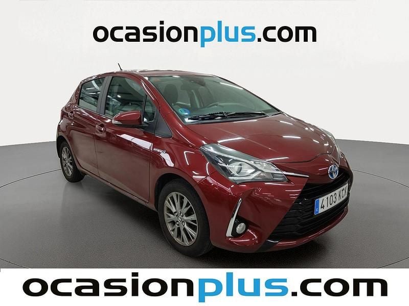Usado Toyota Yaris Hybrid Active 100 CV (73 kW) 2017 Rojo Utilitario