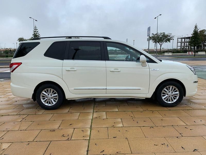 Usado SsangYong Rodius Limited 155 CV (114 kW) 2015 Blanco Monovolumen