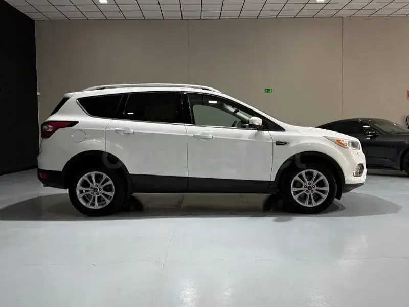 Usado Ford Kuga Titanium 120 CV (88 kW) 2017 Blanco SUV