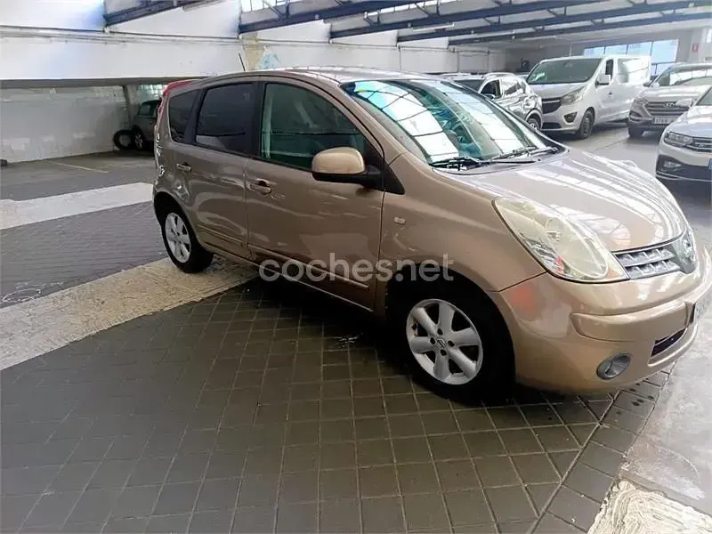 Usado Nissan Note Acenta 88 CV (64 kW) 2007 Beige Utilitario
