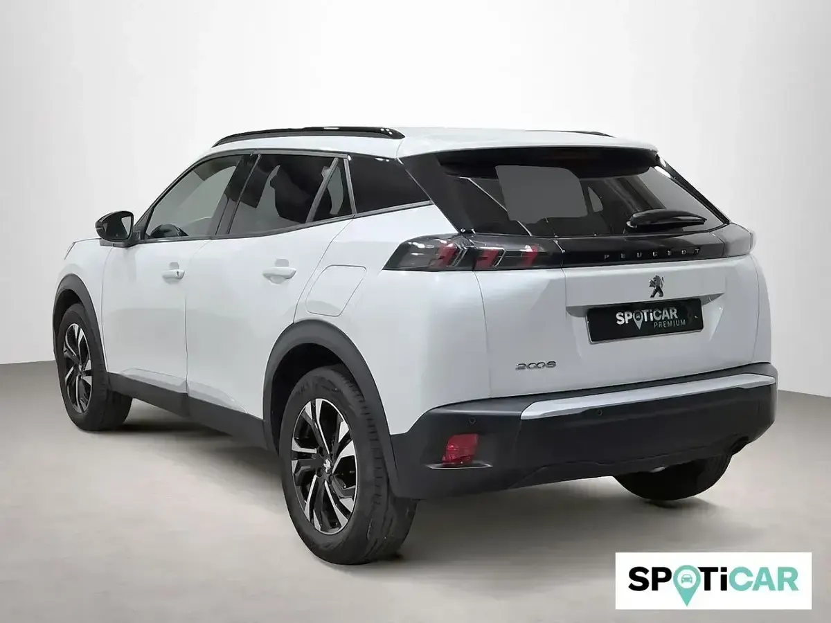 Usado Peugeot 2008 Allure 101 CV (74 kW) 2023 Gris SUV