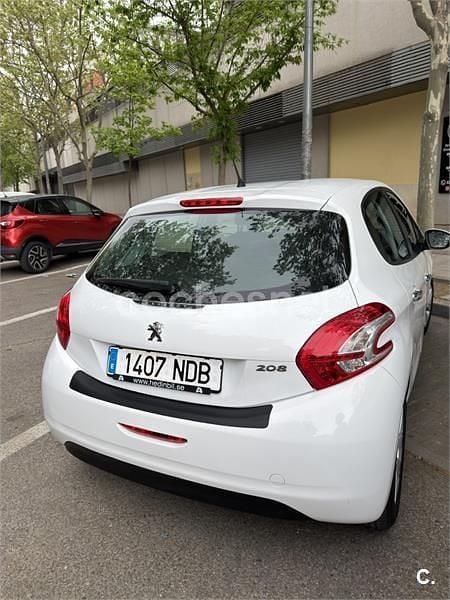 Usado Peugeot 208 Active 82 CV (60 kW) 2014 Blanco Utilitario