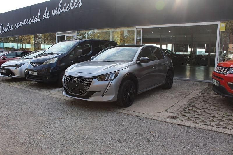 Gris Usado 2023 Peugeot e-208 GT Utilitario | 17.850 € - Imagen 1/4