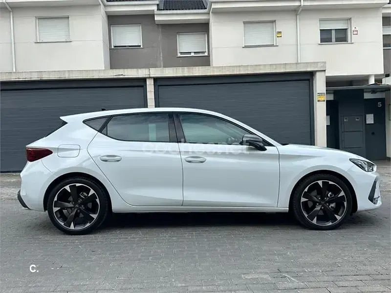 Usado Cupra Leon 150 CV (110 kW) 2025 Blanco Berlina