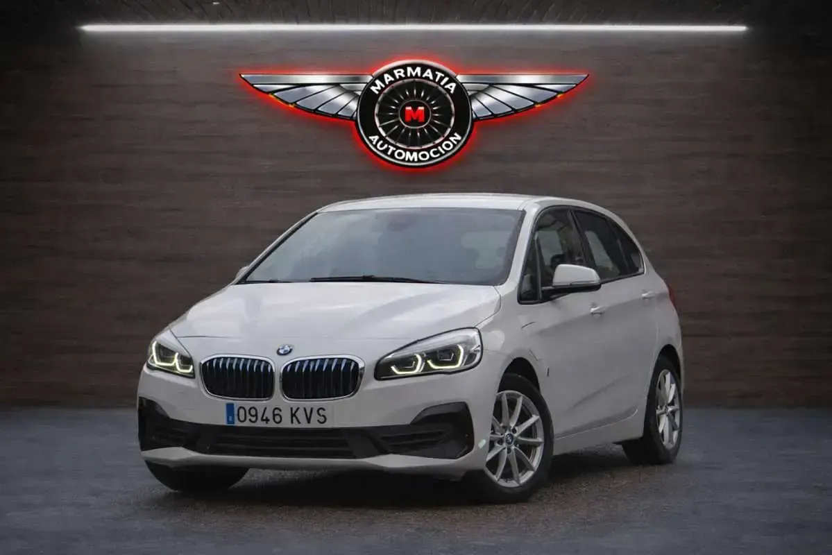 Usado BMW 225 Active Tourer iPerformance 224 CV (164 kW) 2019 Blanco Monovolumen