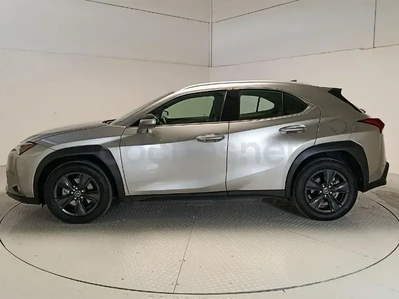Usado Lexus UX 199 CV (146 kW) 2025 Gris / plata SUV