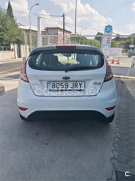 Usado Ford Fiesta Trend 100 CV (73 kW) 2016 Blanco Berlina