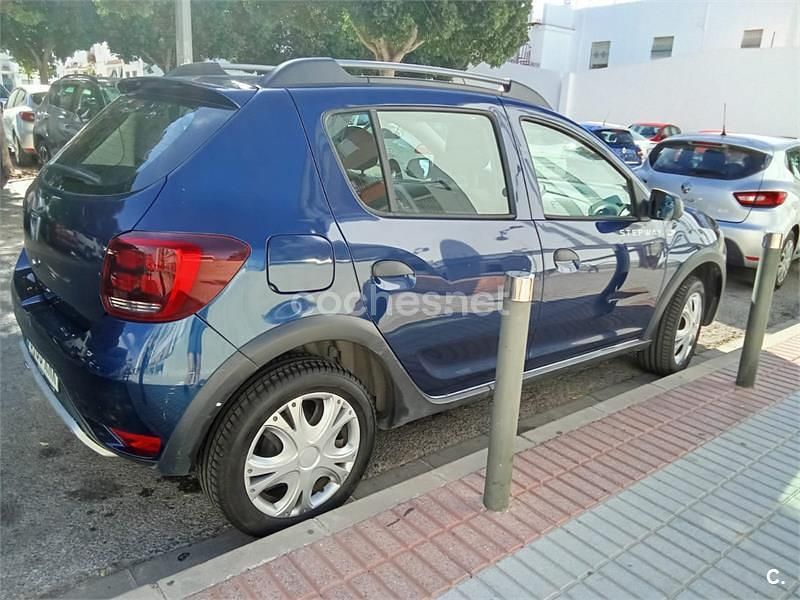 Usado Dacia Sandero Stepway 90 HP (66 kW) 2018 Azul Sedan