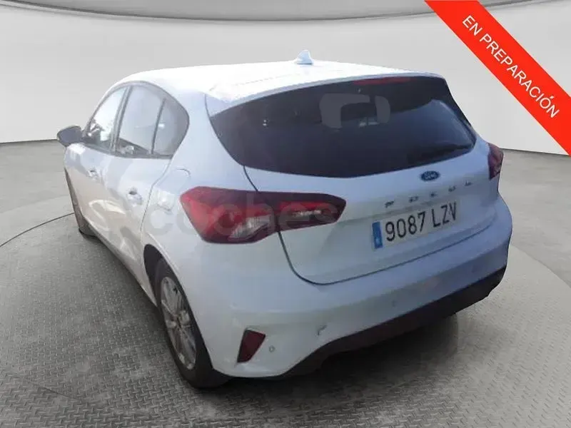 Usado Ford Focus Trend 120 CV (88 kW) 2022 Blanco Berlina