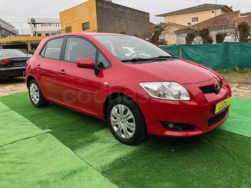Usado Toyota Auris Sol 126 CV (92 kW) 2007 Rojo Utilitario