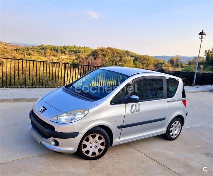 Gris / plata Usado 2006 Peugeot 1007 Utilitario | 3500 € (Precio justo) - Imagen 1/4