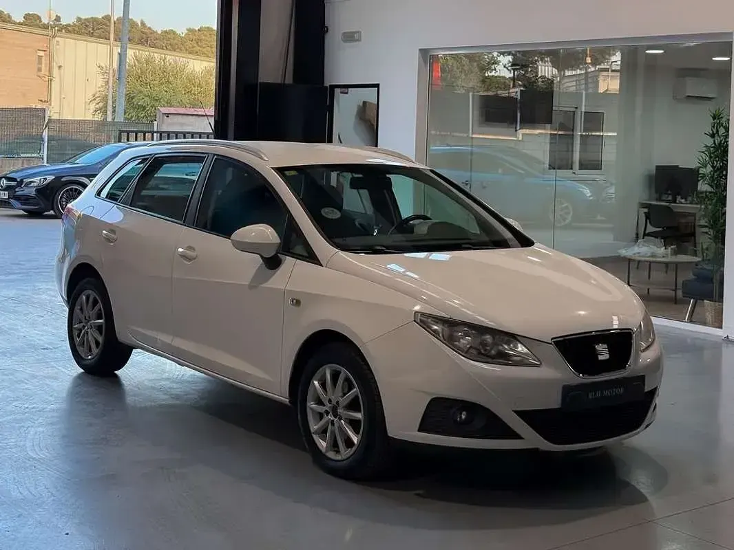 Usado Seat Ibiza Style 90 CV (66 kW) 2010 Blanco Utilitario