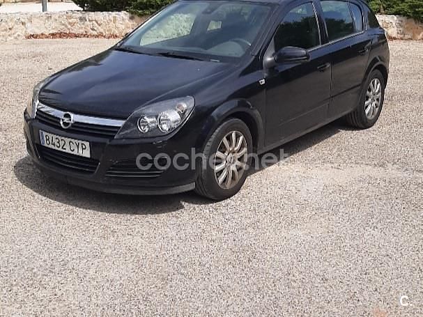 Negro Usado 2004 Opel Astra Elegance Berlina | 2600 € (Precio justo) - Imagen 1/4
