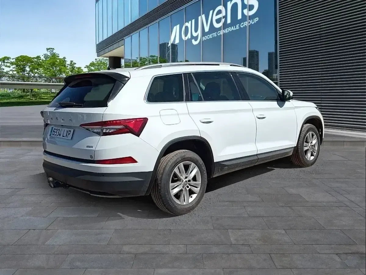 Usado Skoda Kodiaq Ambition 150 CV (110 kW) 2022 Blanco SUV