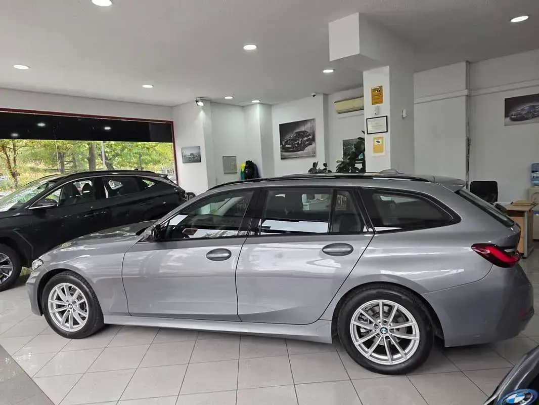 Usado BMW 318 150 CV (110 kW) 2023 Gris / plata Familiar