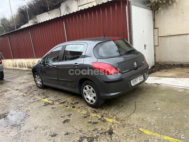 Usado Peugeot 308 120 CV (88 kW) 2010 Gris / plata Berlina