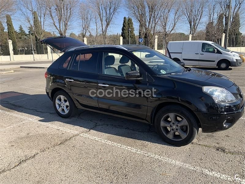 Usado Renault Koleos Dynamique 150 CV (110 kW) 2008 Negro SUV