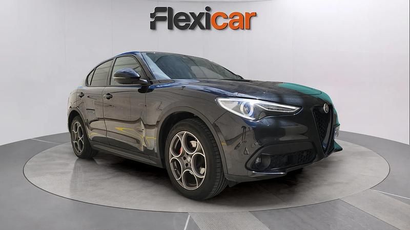 Usado Alfa Romeo Stelvio Sprint 192 CV (141 kW) 2022 Negro SUV