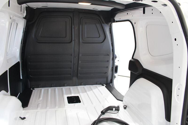 Usado Renault Kangoo 89 kW (122 CV) 2023 Blanco Monovolumen