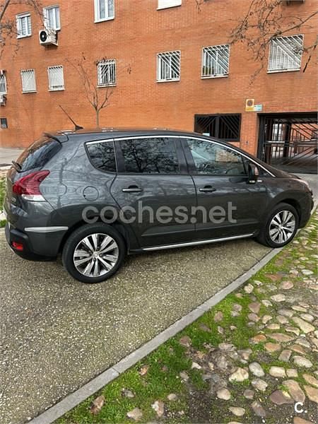 Usado Peugeot 3008 Style 120 CV (88 kW) 2016 Gris / plata Berlina