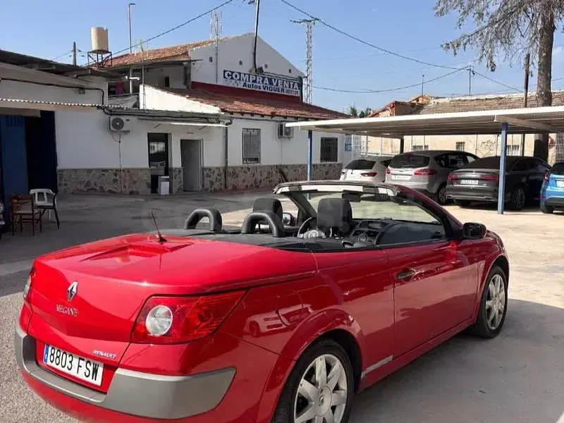 Usado Renault Mégane Cabriolet Dynamique 110 CV (80 kW) 2007 Rojo Descapotable
