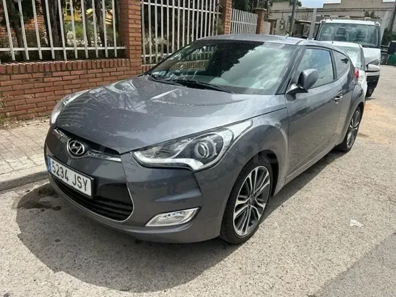 Usado Hyundai Veloster 140 CV (102 kW) 2016 Gris / plata Utilitario