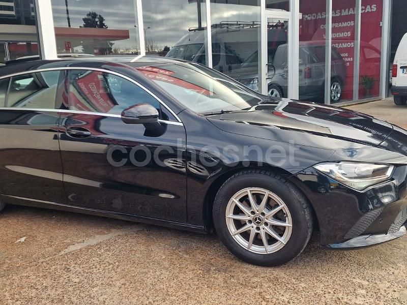 Usado Mercedes CLA220 190 CV (139 kW) 2022 Negro Berlina