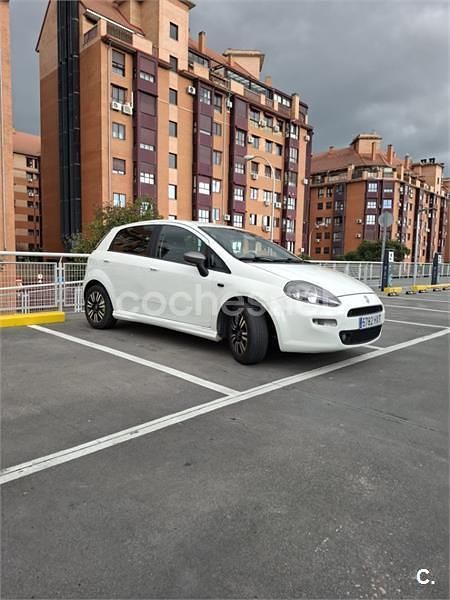 Usado Fiat Punto Pop 77 CV (56 kW) 2014 Blanco Utilitario