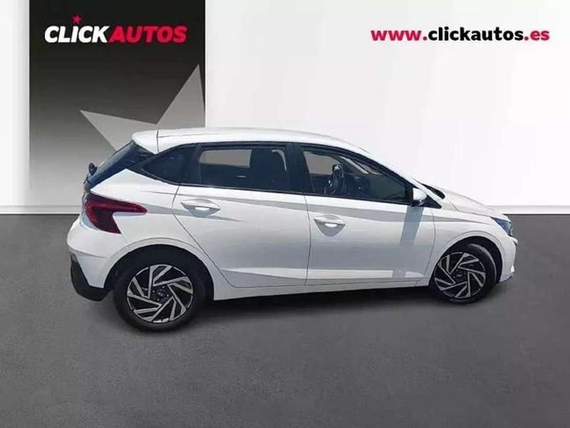 Usado Hyundai i20 79 CV (58 kW) 2025 Blanco Utilitario