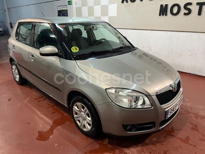 Beige Usado 2010 Skoda Fabia Berlina | 5350 € (Precio justo) - Imagen 1/4