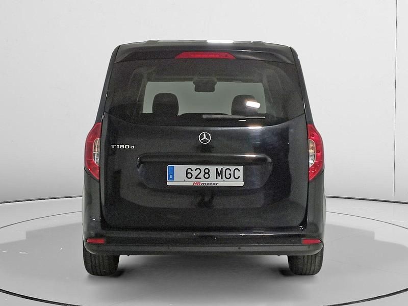 Usado Mercedes T180 117 CV (86 kW) 2023 Negro Monovolumen
