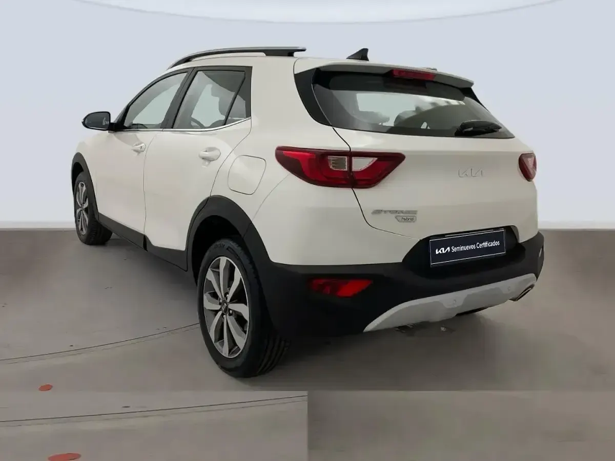 Begagnad Kia Stonic 100 HK (73 kW) 2021 Vit SUV