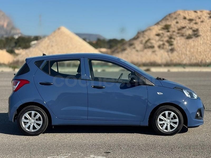 Usado Hyundai i10 GO! 66 CV (48 kW) 2016 Azul Utilitario