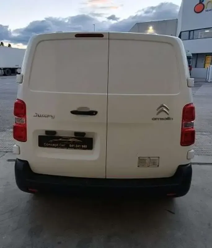 Usado Citroën Jumpy Comfort 102 CV (75 kW) 2020 Blanco Monovolumen