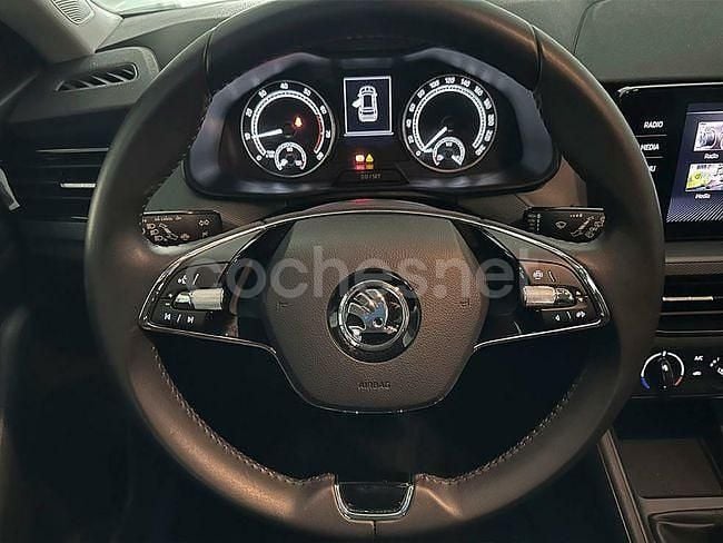 Usado Skoda Kamiq Active 110 CV (80 kW) 2023 Gris SUV
