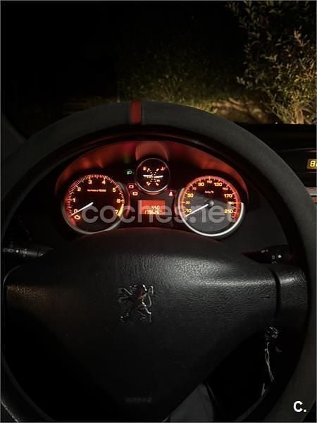 Usado Peugeot 207 75 CV (55 kW) 2008 Rojo Berlina