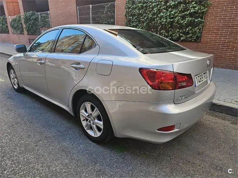 Usado Lexus IS220d Luxury Line 177 CV (130 kW) 2006 Gris / plata Berlina