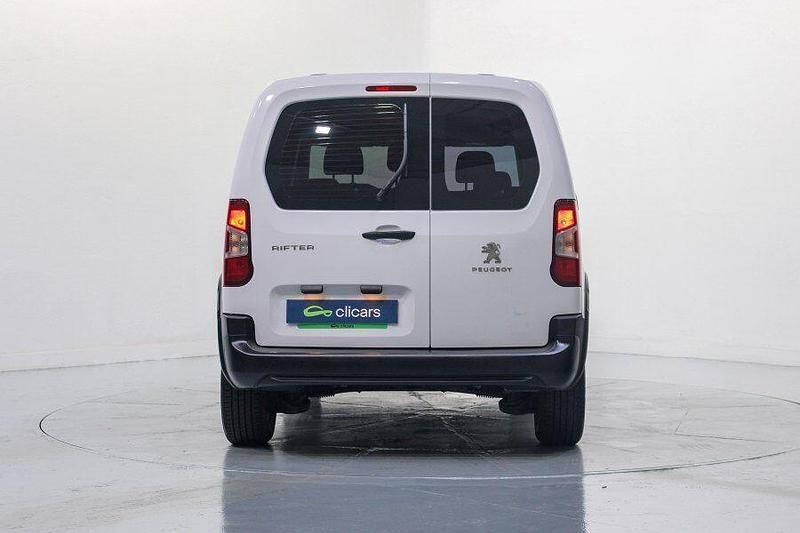 Usado Peugeot Rifter Active 100 CV (73 kW) 2022 Blanco Monovolumen