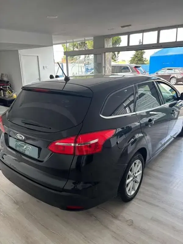 Usado Ford Focus Titanium 120 CV (88 kW) 2017 Negro Utilitario