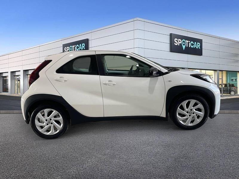 Usado Toyota Aygo Play 72 CV (52 kW) 2023 Blanco