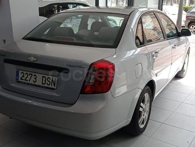 Usado Chevrolet Nubira SE 109 CV (80 kW) 2005 Gris / plata Berlina