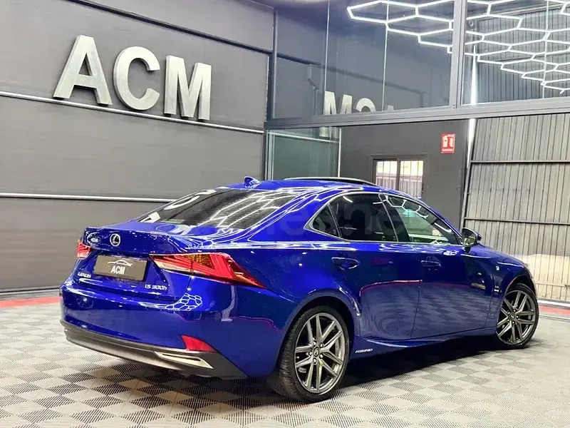 Usado Lexus IS300h Sport Line 223 CV (164 kW) 2017 Azul Berlina