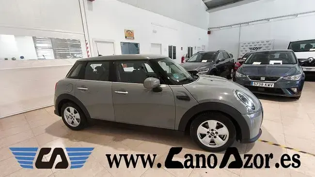 Usado Mini ONE Essential 102 CV (75 kW) 2022 Gris Utilitario