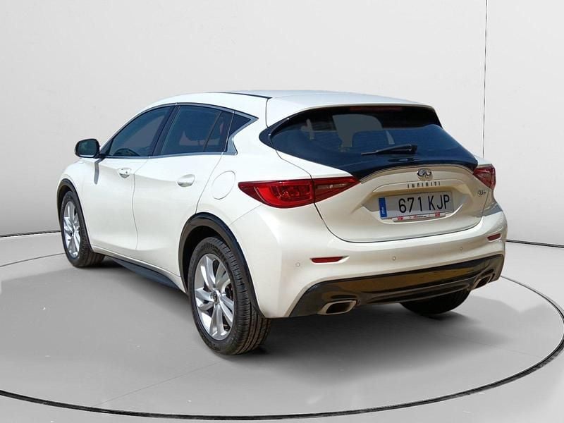 Usado Infiniti Q30 Premium 110 CV (80 kW) 2018 Blanco Utilitario