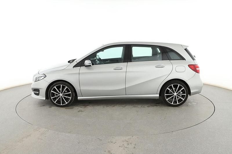 Usado Mercedes B200 Urban 135 CV (99 kW) 2015 Gris Monovolumen